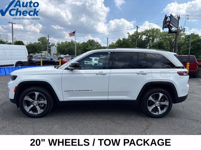 Used 2023 Jeep Grand Cherokee Limited w/ Trailer Tow Prep Group (B) AWD/4WD image 17