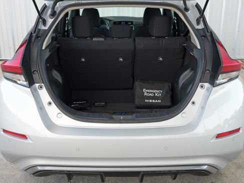 Used 2025 Nissan Leaf S image 9