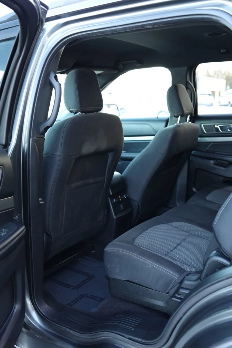 Used 2018 Ford Explorer XLT w/ Equipment Group 201A FWD image 33