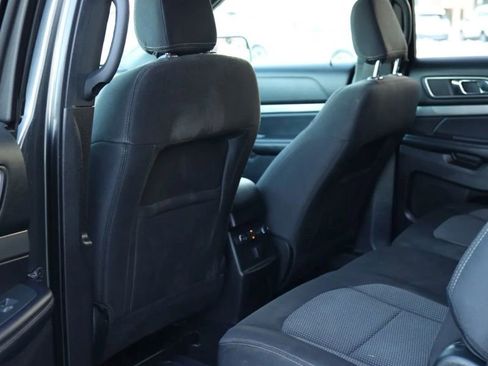 Used 2018 Ford Explorer XLT w/ Equipment Group 201A FWD image 33