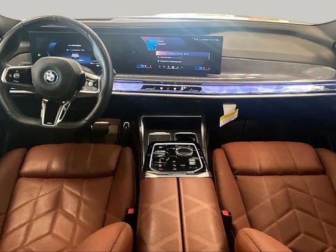 Used 2025 BMW i7 xDrive60 AWD/4WD image 14