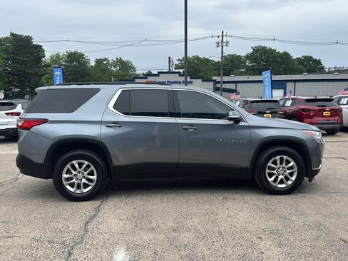 Used 2020 Chevrolet Traverse LT w/ Driver Confidence II Package AWD/4WD image 9