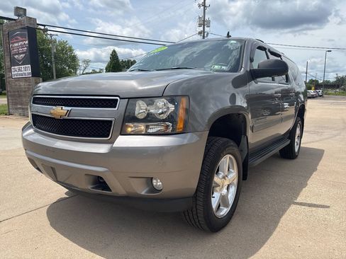 Used 2007 Chevrolet Suburban LT w/ LT Preferred Equipment Group AWD/4WD image 1