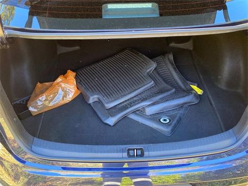 Used 2022 Toyota Corolla LE image 28