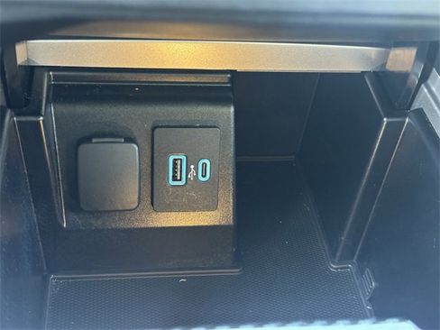 Used 2020 Ford Explorer XLT w/ Equipment Group 202A image 15