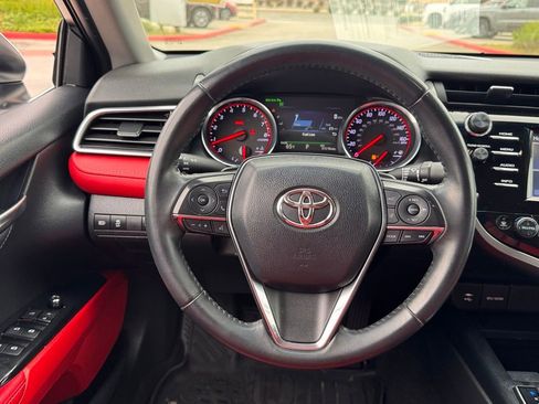 Used 2018 Toyota Camry XSE image 15