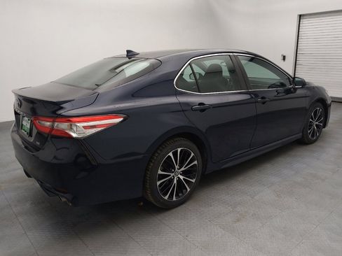 Used 2020 Toyota Camry SE image 10