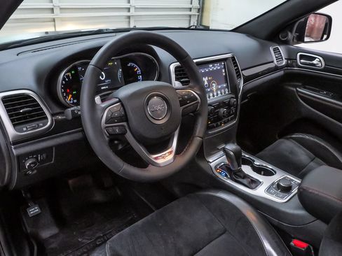 Used 2018 Jeep Grand Cherokee Trailhawk AWD/4WD image 2