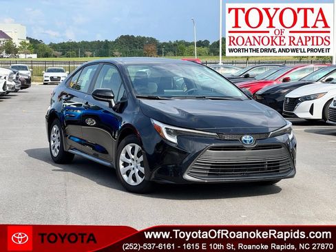Used 2025 Toyota Corolla LE w/ Convenience Package FWD image 1