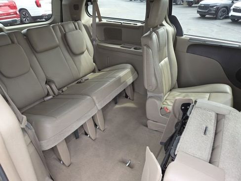 Used 2015 Chrysler Town & Country Touring image 22