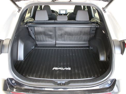 Used 2022 Toyota RAV4 SE w/ Convenience Package AWD/4WD image 33