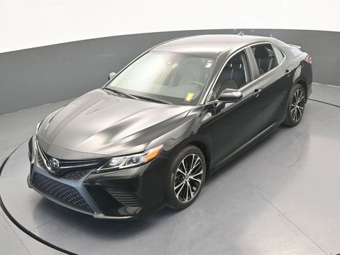 Used 2020 Toyota Camry SE image 40