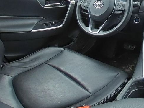 Used 2019 Toyota RAV4 XLE Premium w/ Cold Weather Package AWD/4WD image 21