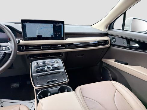Certified 2021 Lincoln Nautilus Reserve AWD/4WD image 23