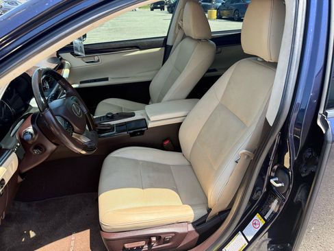 Used 2017 Lexus ES 350 w/ Premium Package FWD image 9