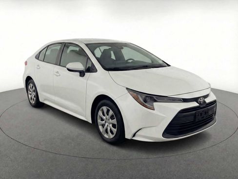 Used 2024 Toyota Corolla LE image 3