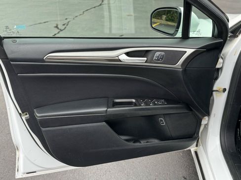 Used 2018 Ford Fusion SE w/ Equipment Group 602A FWD image 10