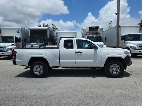 Used 2021 Toyota Tacoma SR AWD/4WD image 8