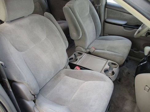 Used 2005 Toyota Sienna LE w/ LE Pkg 1 FWD image 11
