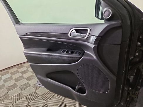 Used 2019 Jeep Grand Cherokee Altitude AWD/4WD image 30