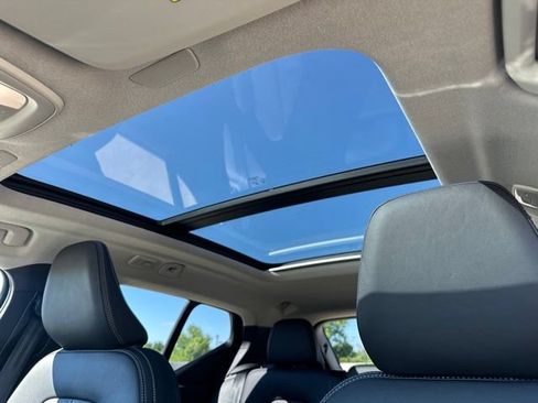 Certified 2024 Volvo XC40 B5 Plus w/ Climate Package AWD/4WD image 18