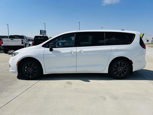 New 2026 Chrysler Pacifica Select w/ Quick Order Package 2EV image 38