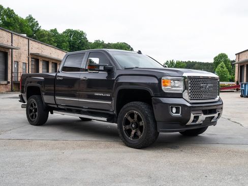 Used 2015 GMC Sierra 2500 Denali w/ Duramax Plus Package AWD/4WD image 14