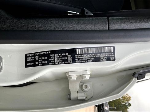 Used 2023 Jeep Renegade Latitude w/ Premium Group image 34