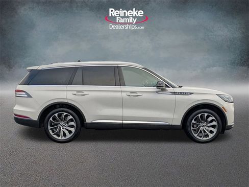 Used 2025 Lincoln Aviator Reserve image 4