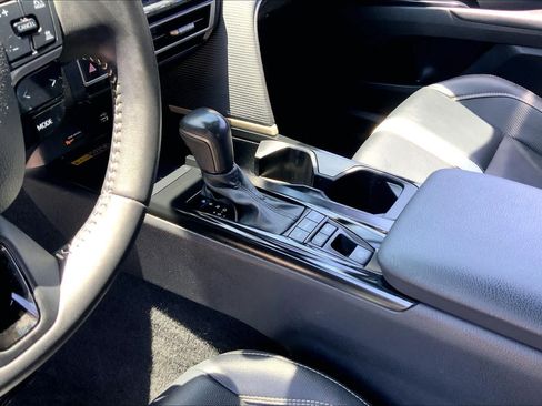 Used 2025 Toyota Camry SE FWD image 16