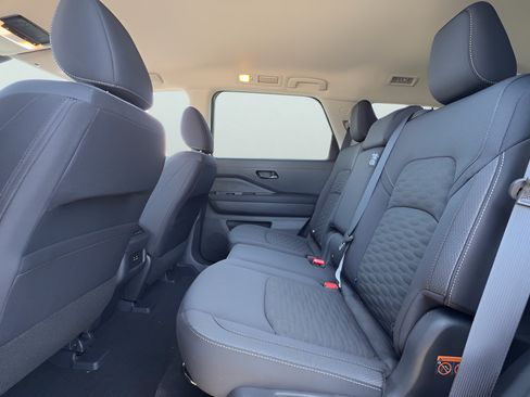 Certified 2025 Nissan Pathfinder SV FWD image 15
