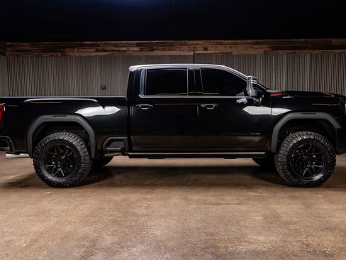 Used 2021 GMC Sierra 2500 Denali w/ Denali Black Diamond Edition image 11