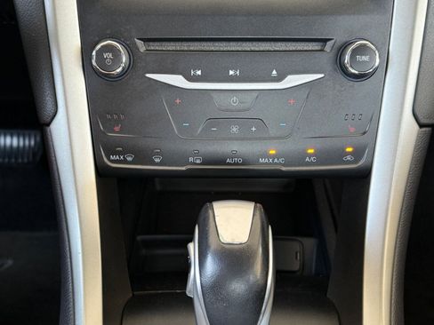 Used 2014 Ford Fusion SE w/ Equipment Group 202A image 19