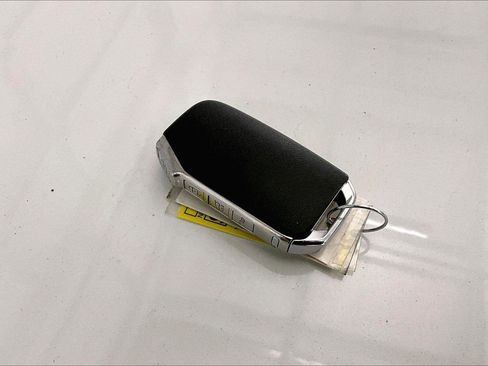 Used 2024 Kia Carnival EX image 9