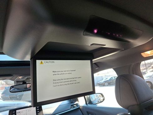 Used 2022 Toyota Sienna XSE w/ XSE Plus Package image 12