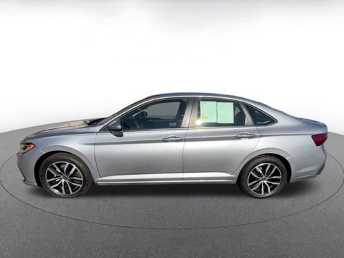 Used 2025 Volkswagen Jetta SE image 9