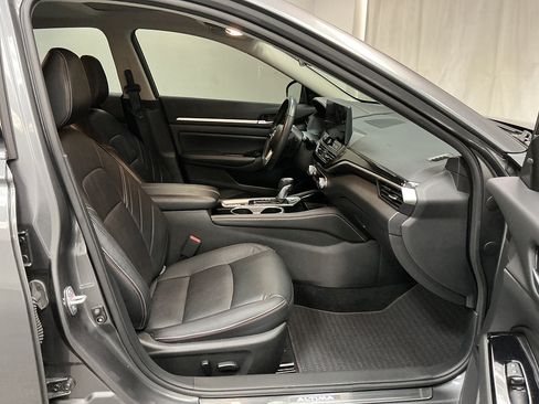 Used 2024 Nissan Altima 2.0 SR FWD image 30