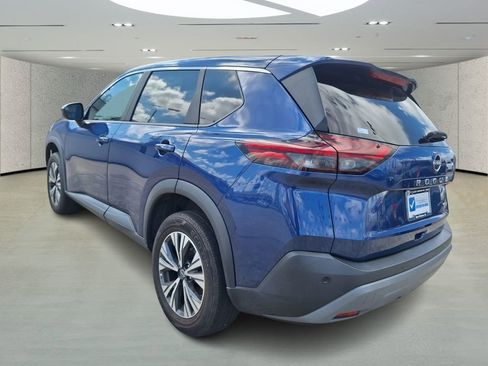 Used 2023 Nissan Rogue SV image 3