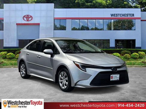 Certified 2025 Toyota Corolla LE AWD/4WD image 1