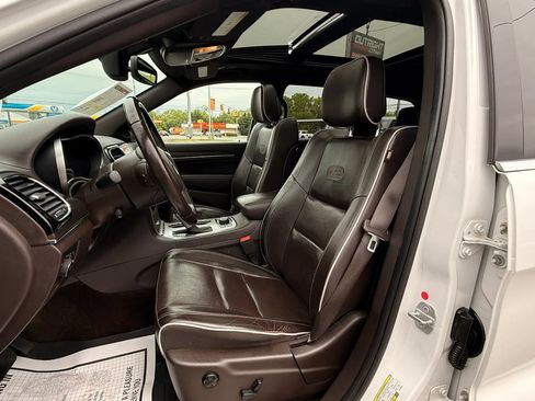 Used 2019 Jeep Grand Cherokee Overland AWD/4WD image 9