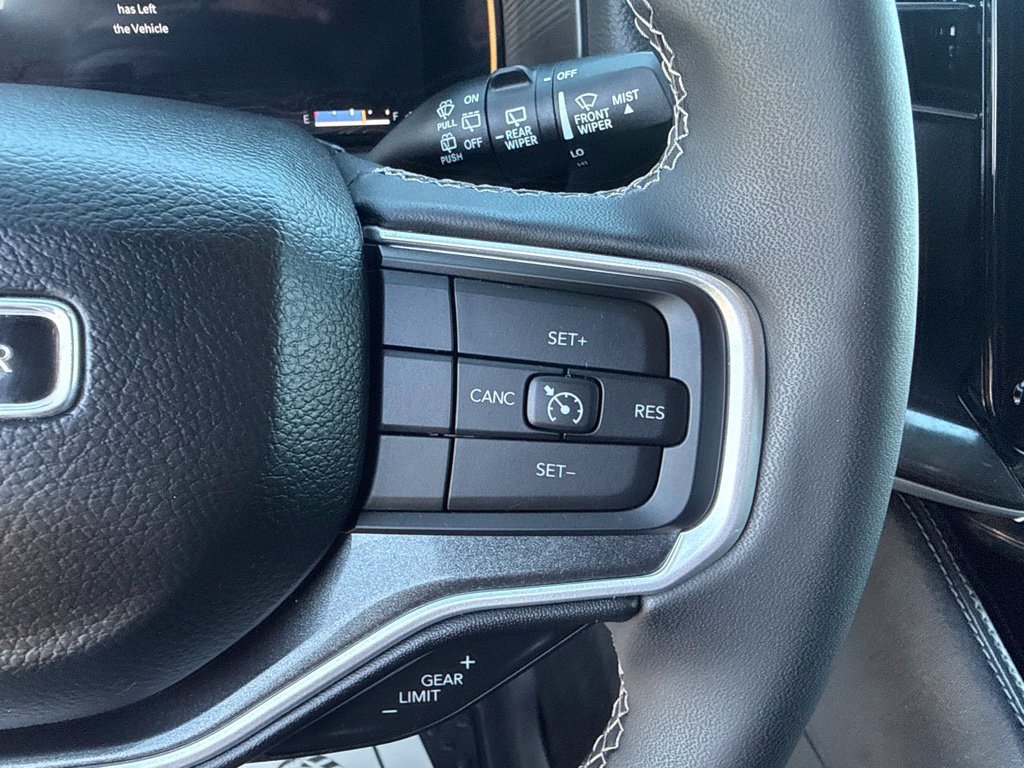 Used 2023 Jeep Wagoneer 4WD image 18