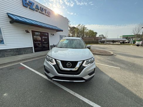 Used 2018 Nissan Rogue SV AWD/4WD image 3