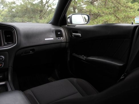 Used 2020 Dodge Charger SXT w/ Blacktop Package RWD image 11