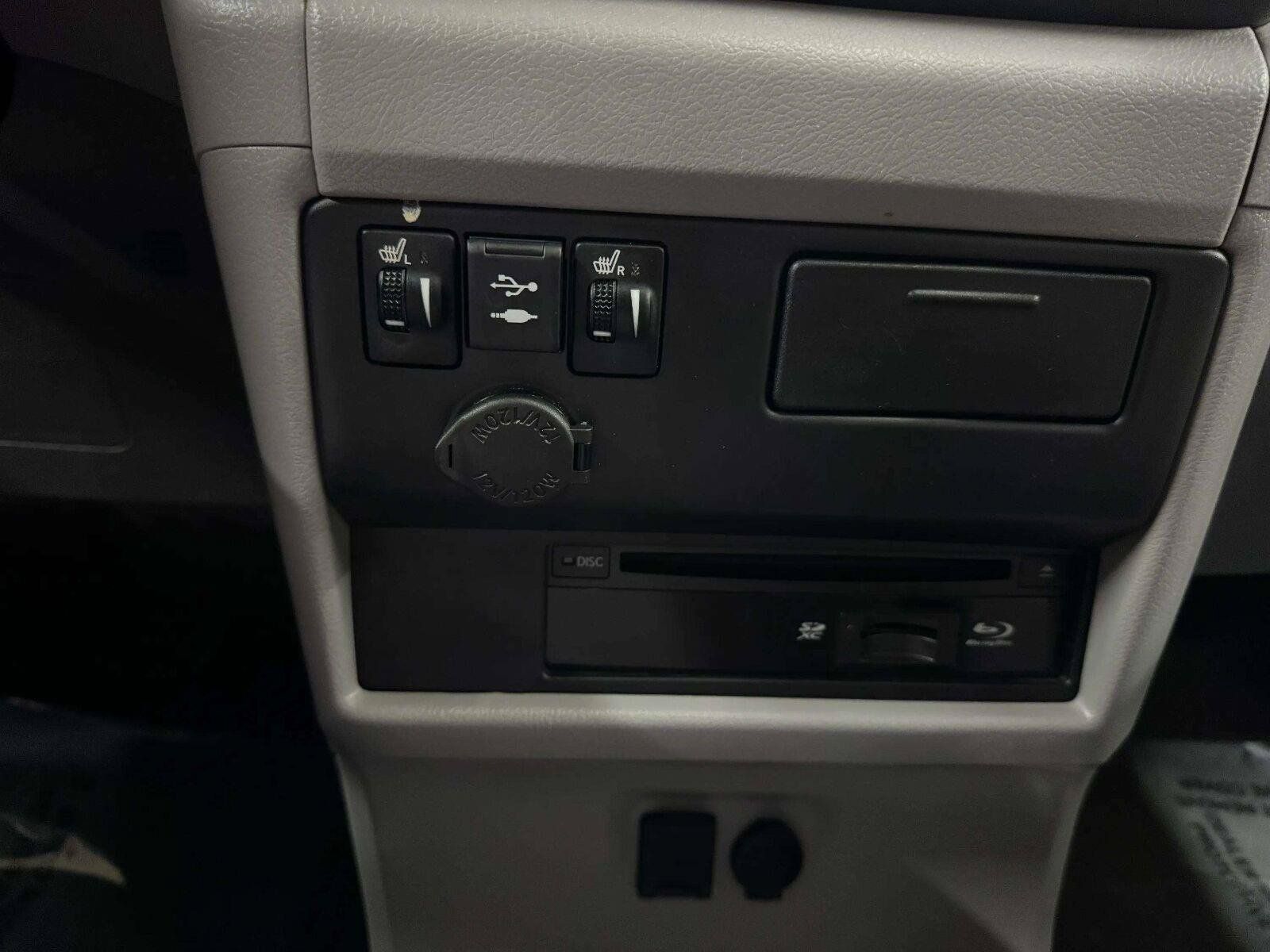 Used 2020 Toyota Sienna XLE Premium FWD image 34