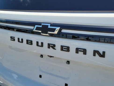 Used 2024 Chevrolet Suburban RST w/ Luxury Package RWD image 7