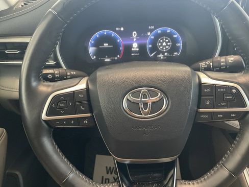 Used 2023 Toyota Highlander Platinum image 26