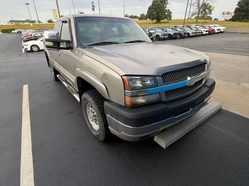 Used 2003 Chevrolet Silverado 2500 LS AWD/4WD image 2