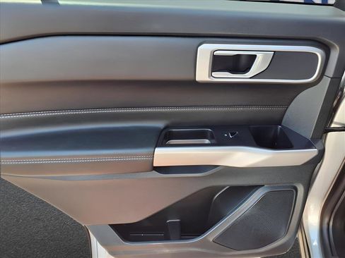 Used 2023 Ford Explorer XLT w/ Equipment Group 202A image 10