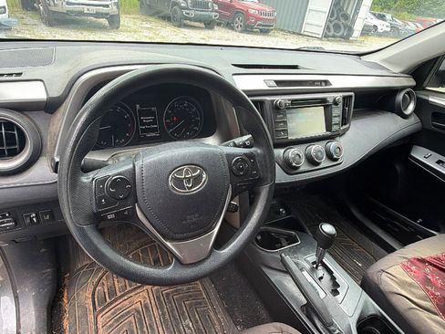 Used 2018 Toyota RAV4 LE FWD image 24