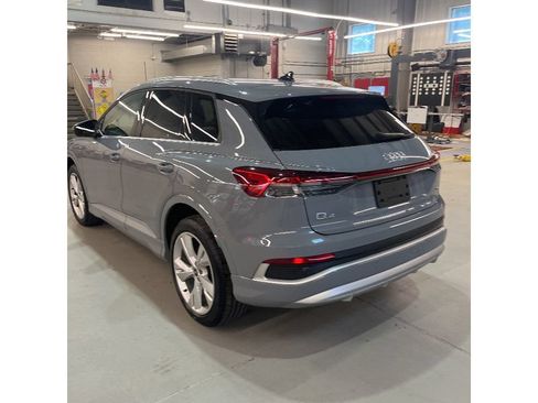Used 2023 Volkswagen ID.4 Pro AWD/4WD image 2